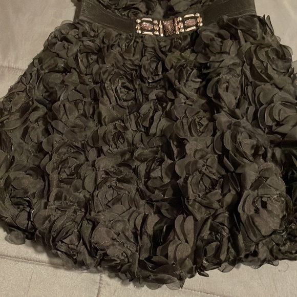 CLASSY GIRLS DRESS!! - Picture 3 of 4